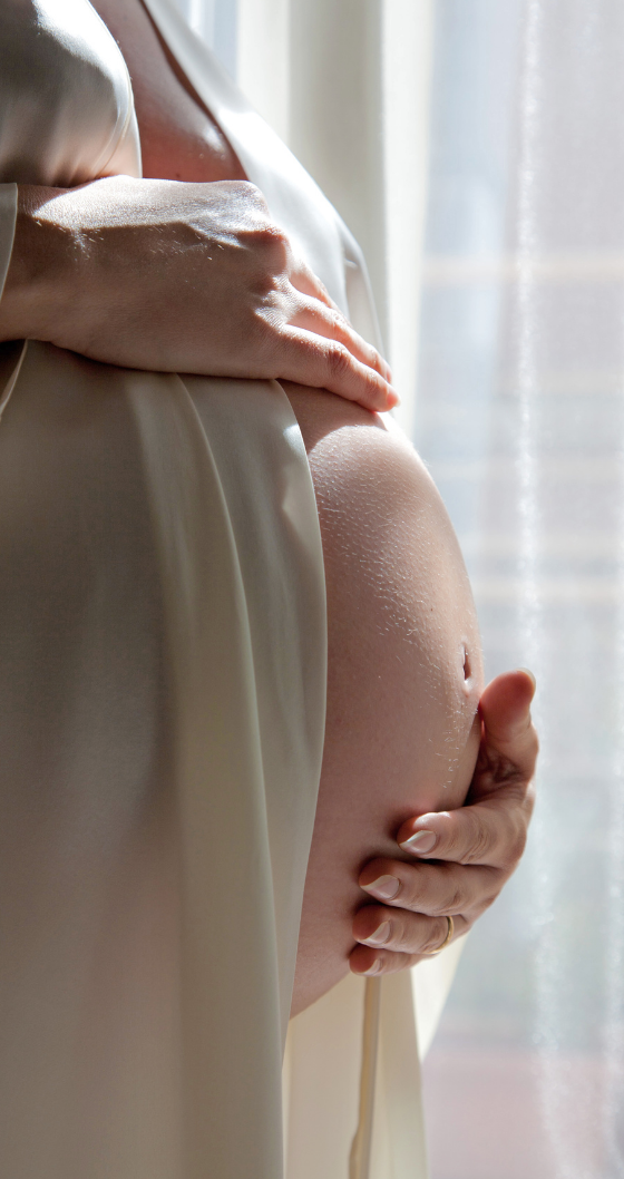 femme-enceinte-peignoir femme-enceinte-peignoir