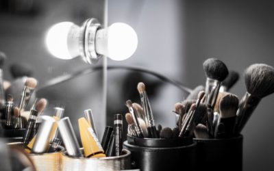 Découvrez le Guide Ultime pour Nettoyer vos Pinceaux et Éponges de Maquillage