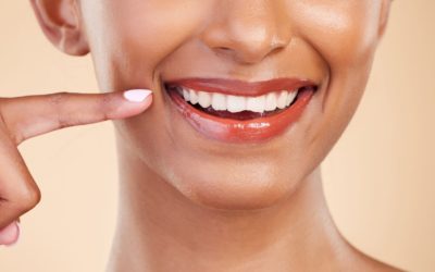 Le Sourire Éclatant à Portée de Main : Les Secrets d’un Blanchiment Dentaire Réussi à Domicile
